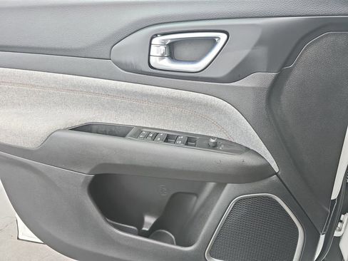 Used 2022 Jeep Compass Latitude image 27