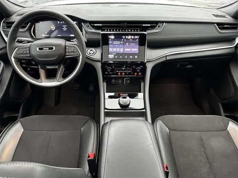 Used 2024 Jeep Grand Cherokee Altitude image 12