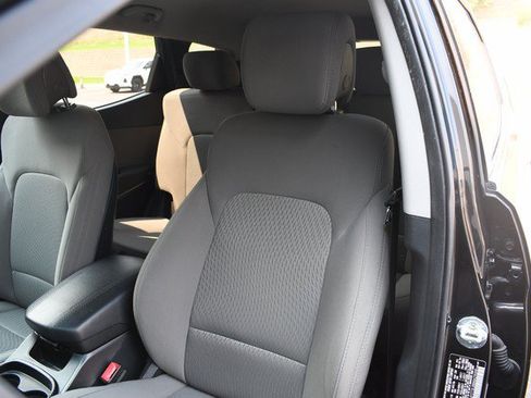 Used 2017 Hyundai Santa Fe Sport FWD image 17