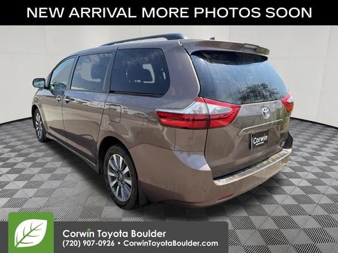 Used 2020 Toyota Sienna XLE Premium AWD/4WD image 5