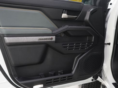 Used 2025 Toyota Tacoma Trailhunter image 17