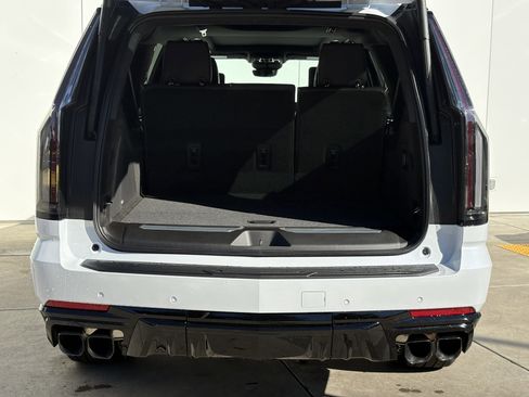 New 2026 Cadillac Escalade ESV V image 3