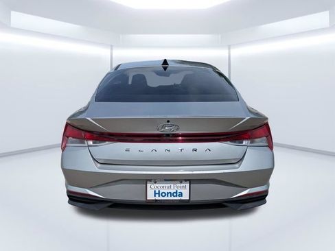 Used 2021 Hyundai Elantra SEL FWD image 5