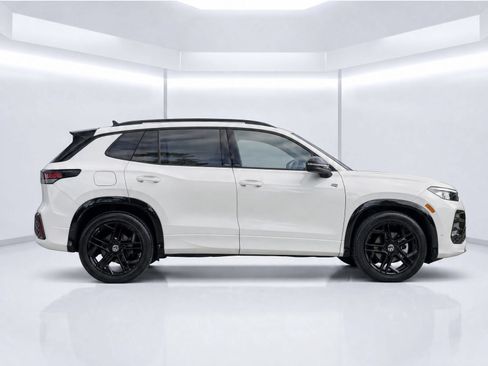 Used 2025 Volkswagen Tiguan SE R-Line AWD/4WD image 8