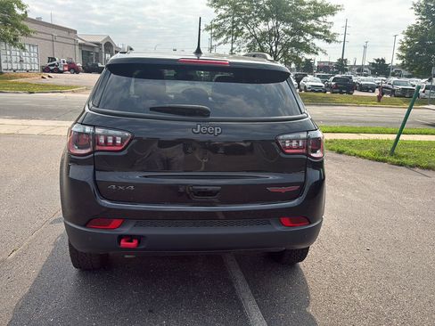 Used 2025 Jeep Compass Trailhawk AWD/4WD image 5