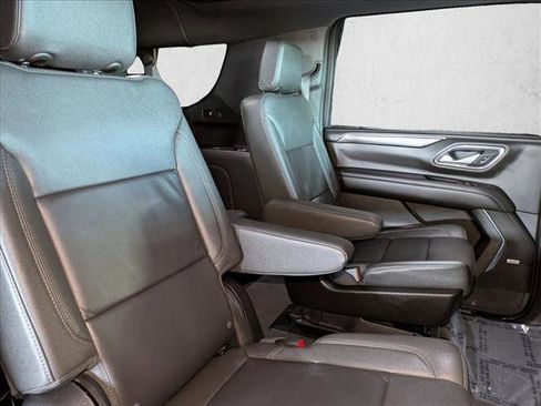 Used 2024 Chevrolet Suburban Z71 w/ Luxury Package image 21