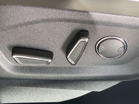 Used 2019 Ford Edge Titanium w/ Class II Trailer Tow Package AWD/4WD image 15