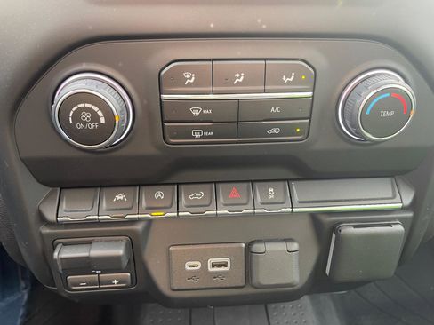 Used 2024 Chevrolet Silverado 1500 Custom image 15