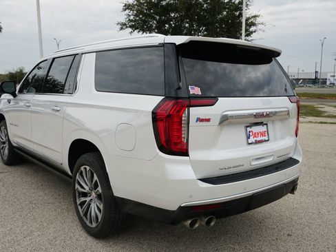 Used 2021 GMC Yukon XL Denali w/ Denali Premium Package image 11