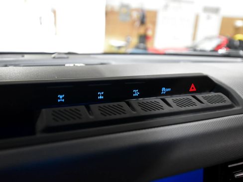 Used 2023 Ford Bronco Everglades image 30