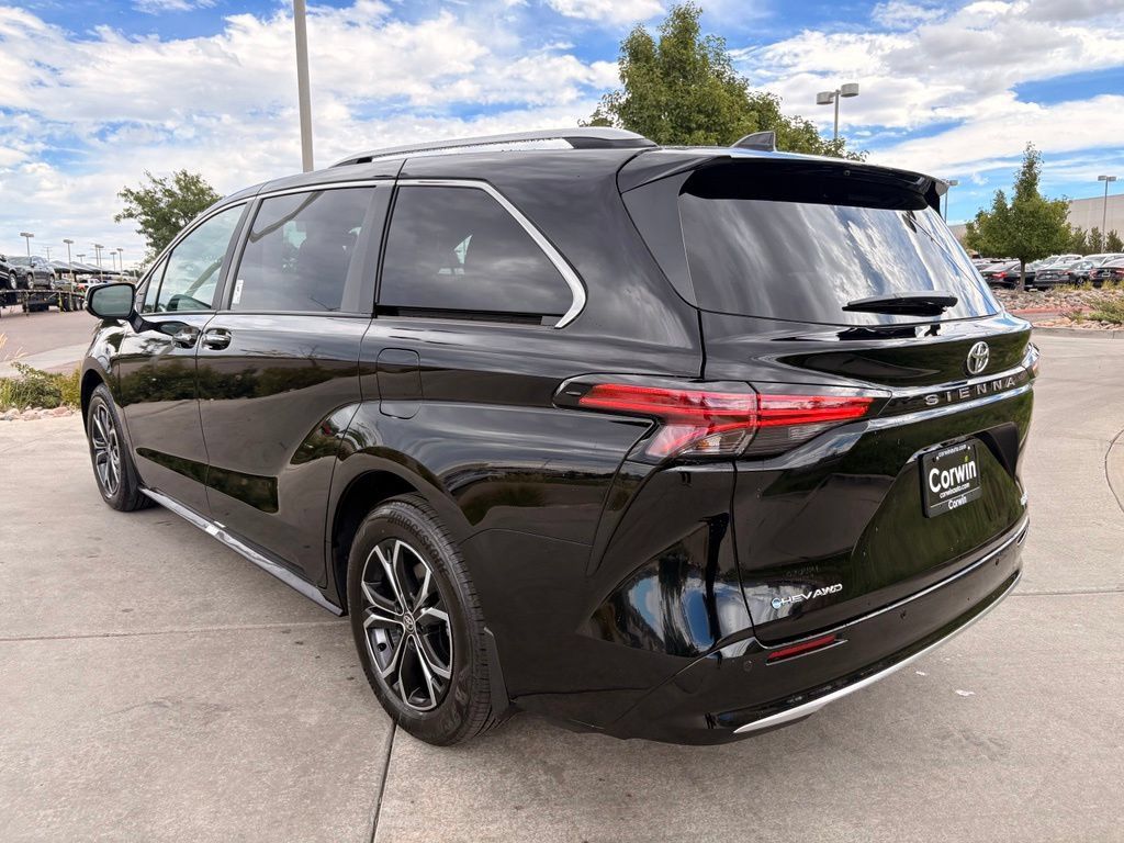 Used 2026 Toyota Sienna Platinum AWD/4WD image 6