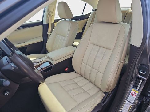 Used 2016 Lexus ES 350 w/ Luxury Package w/Wood Trim FWD image 17
