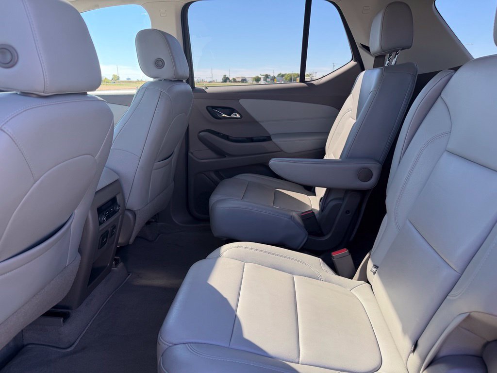 Used 2020 Chevrolet Traverse LT w/ LT Premium Package AWD/4WD image 11