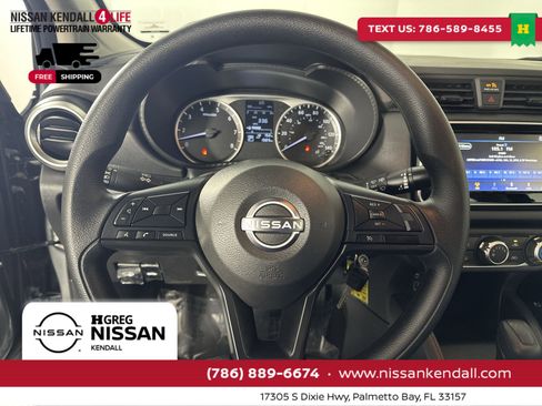Used 2025 Nissan Versa S w/ Trunk Package image 18