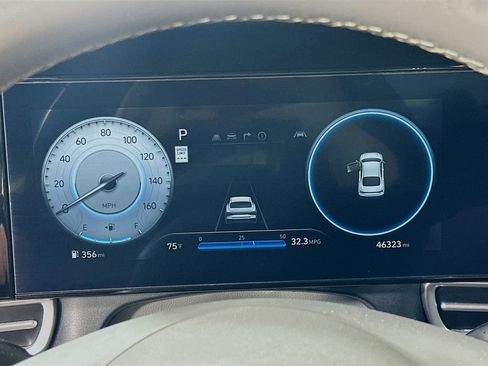 Used 2025 Hyundai Elantra SEL FWD image 23