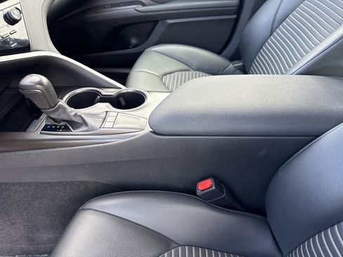 Used 2024 Toyota Camry SE image 21