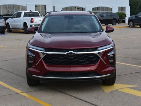 Used 2025 Chevrolet Trax LT w/ Driver Confidence Package FWD image 2