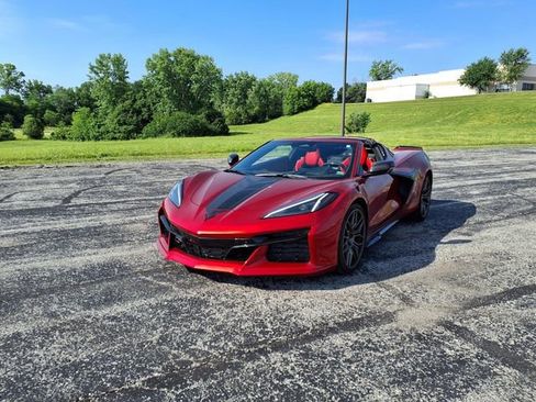 Used 2025 Chevrolet Corvette Z06 RWD image 33