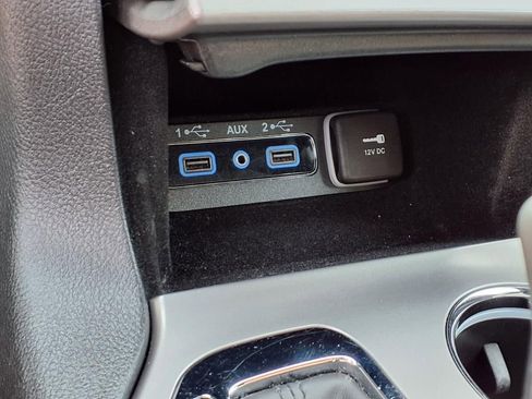 Used 2021 Jeep Grand Cherokee Laredo image 13