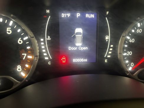 Used 2015 Jeep Renegade Latitude w/ Popular Equipment Group image 5