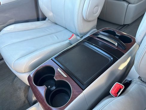 Used 2012 Toyota Sienna Limited image 40