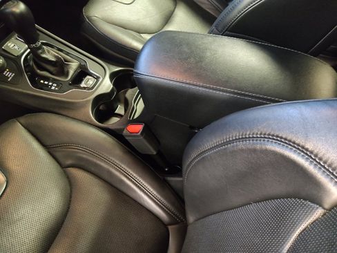 Used 2020 Jeep Cherokee Limited image 26