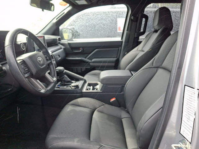 Used 2025 Toyota 4Runner SR5 AWD/4WD image 13