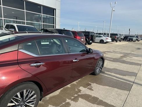 Used 2023 Nissan Altima 2.5 SV image 6