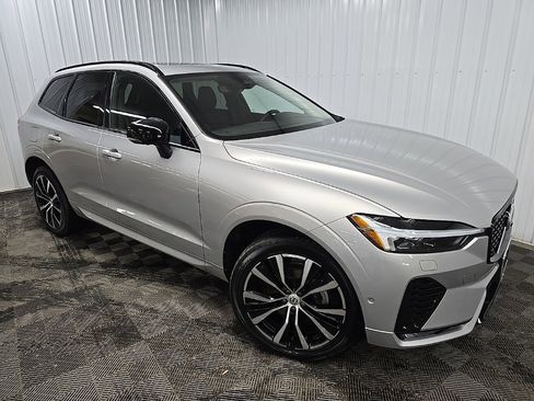 Used 2023 Volvo XC60 B5 Plus image 7