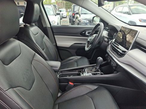 Used 2022 Jeep Compass Limited image 11