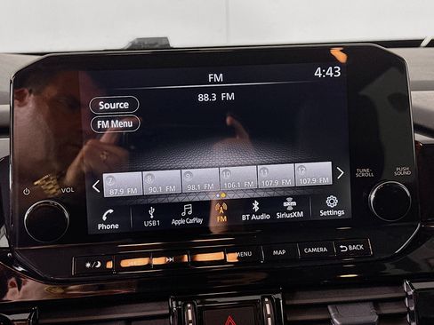 Used 2025 Nissan Pathfinder SL image 21