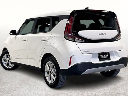 Used 2025 Kia Soul LX image 15