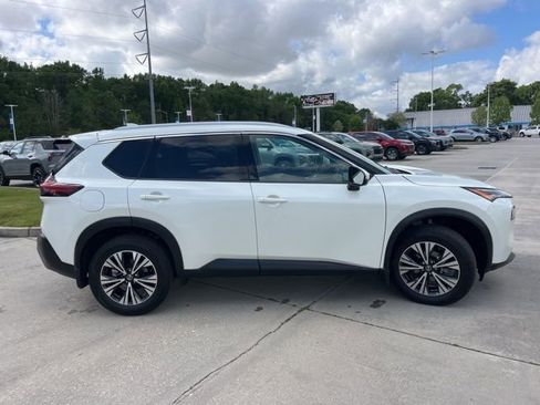 Used 2021 Nissan Rogue SV w/ Premium Package image 9