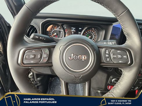 Used 2025 Jeep Gladiator Mojave w/ Safety Group AWD/4WD image 19