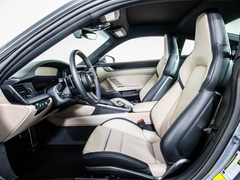 Used 2025 Porsche 911 Carrera image 8