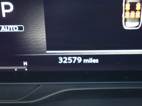 Used 2022 Nissan Pathfinder Platinum w/ Cargo Package image 27