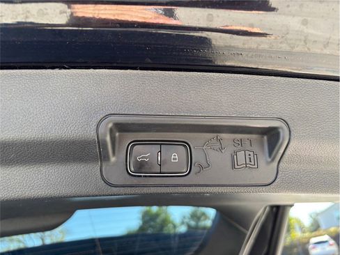 Used 2020 Ford Explorer Platinum w/ Premium Technology Package image 53