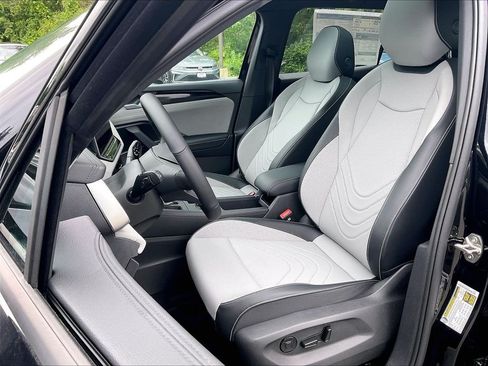 New 2026 Volkswagen Tiguan SE R-Line AWD/4WD image 11