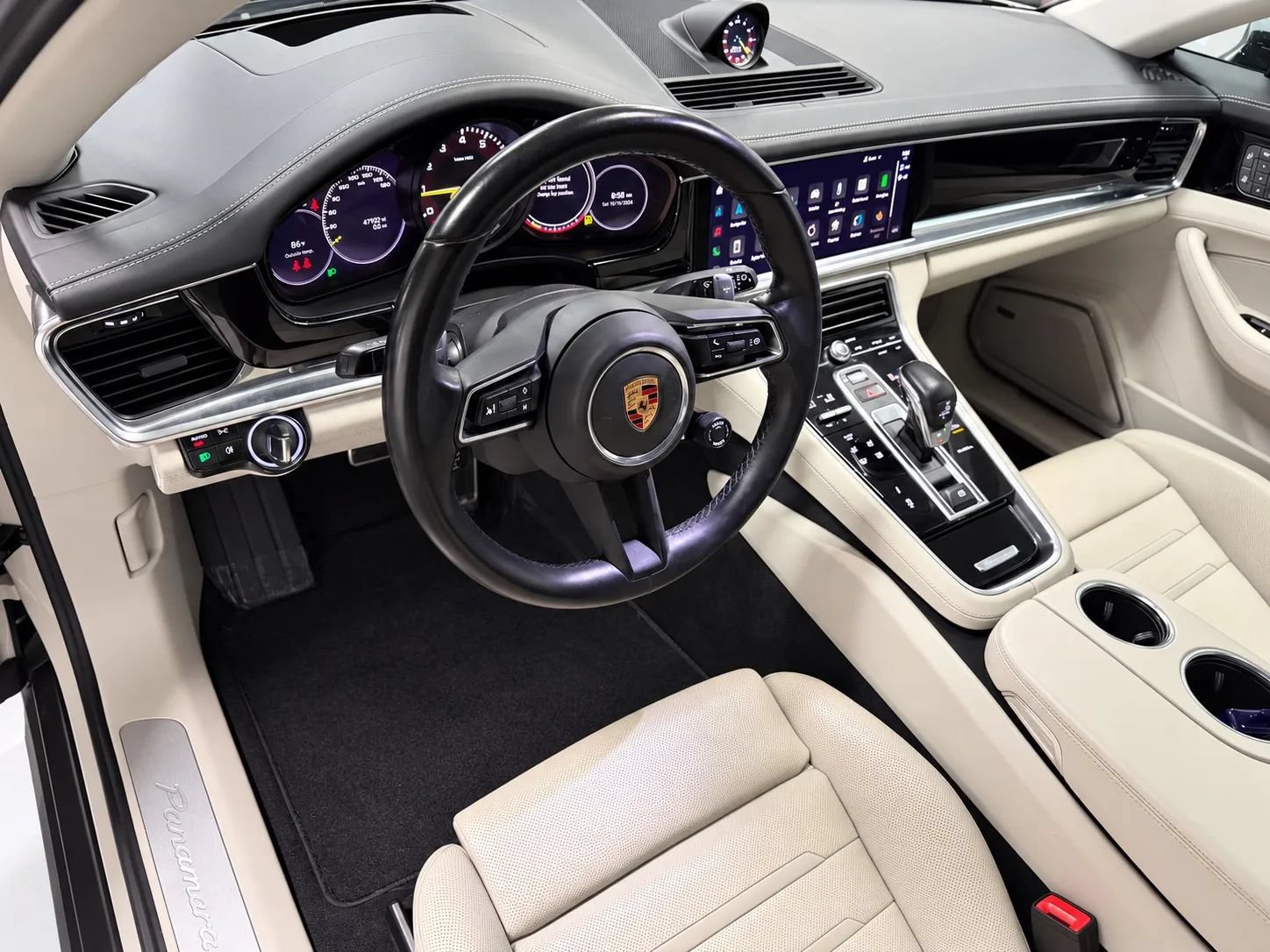 Used 2022 Porsche Panamera 4 w/ Premium Package AWD/4WD image 9