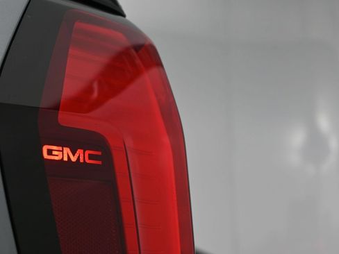 Used 2025 GMC Yukon Denali AWD/4WD image 14