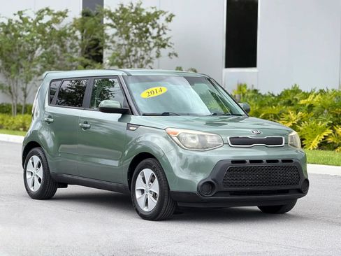 Used 2014 Kia Soul FWD image 1