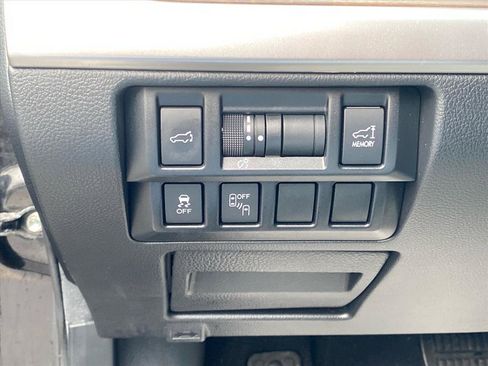 Used 2015 Subaru Outback 3.6R Limited image 21