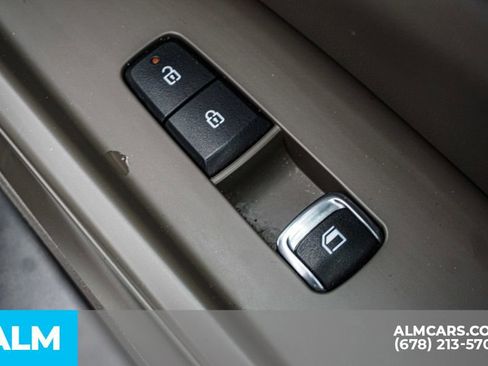 Used 2025 Kia Carnival FWD image 57
