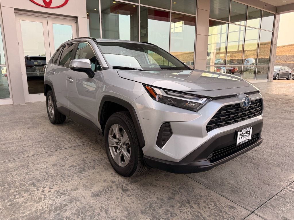 Used 2024 Toyota RAV4 XLE AWD/4WD image 2