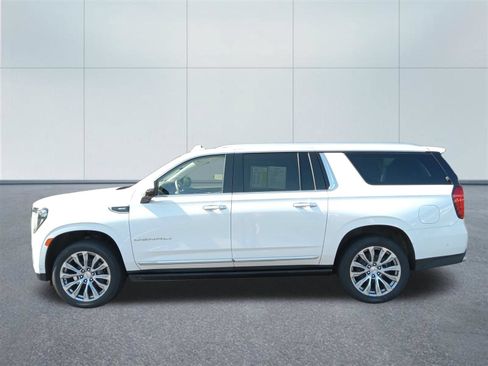 Used 2023 GMC Yukon XL Denali w/ Denali Reserve Package AWD/4WD image 2