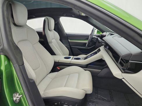 Used 2020 Porsche Taycan image 18