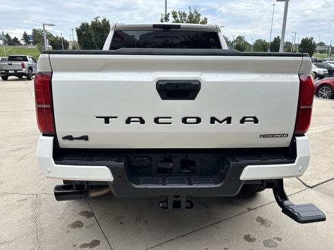 Used 2024 Toyota Tacoma TRD Sport w/ TRD Sport Premium Package AWD/4WD image 8