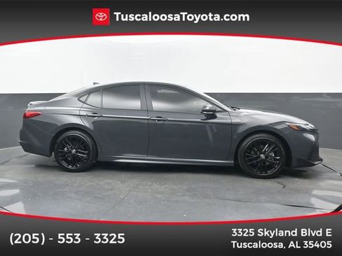 Used 2025 Toyota Camry SE image 1