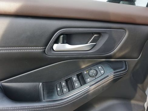 Used 2023 Nissan Rogue SV w/ SV Premium B Package FWD image 4