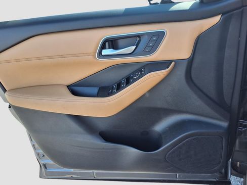 Used 2023 Nissan Rogue Platinum image 27